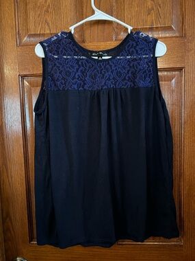 Star Vixen 2X Navy Blue Sleeveless Pullover Royal Blue Lace Yoke